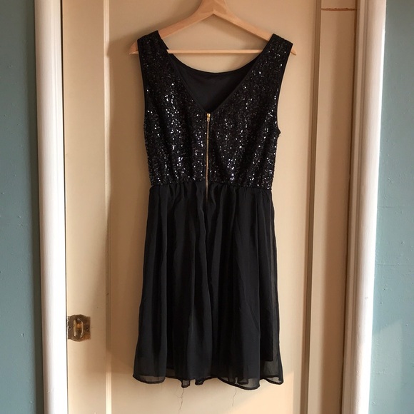 Issi sequin and chiffon little black dress - Picture 5 of 10